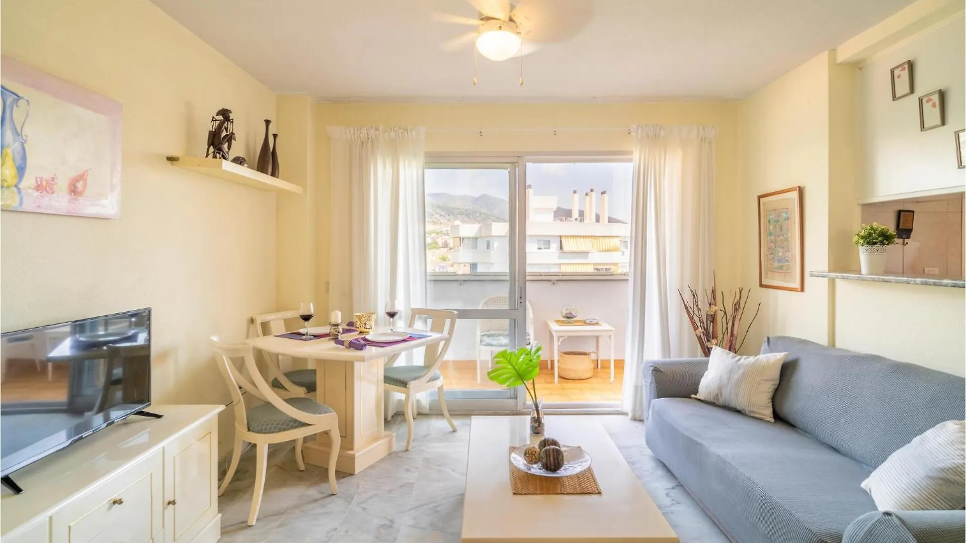 Cozy Apartment In Benalmadena With Kitchenette Hiszpania