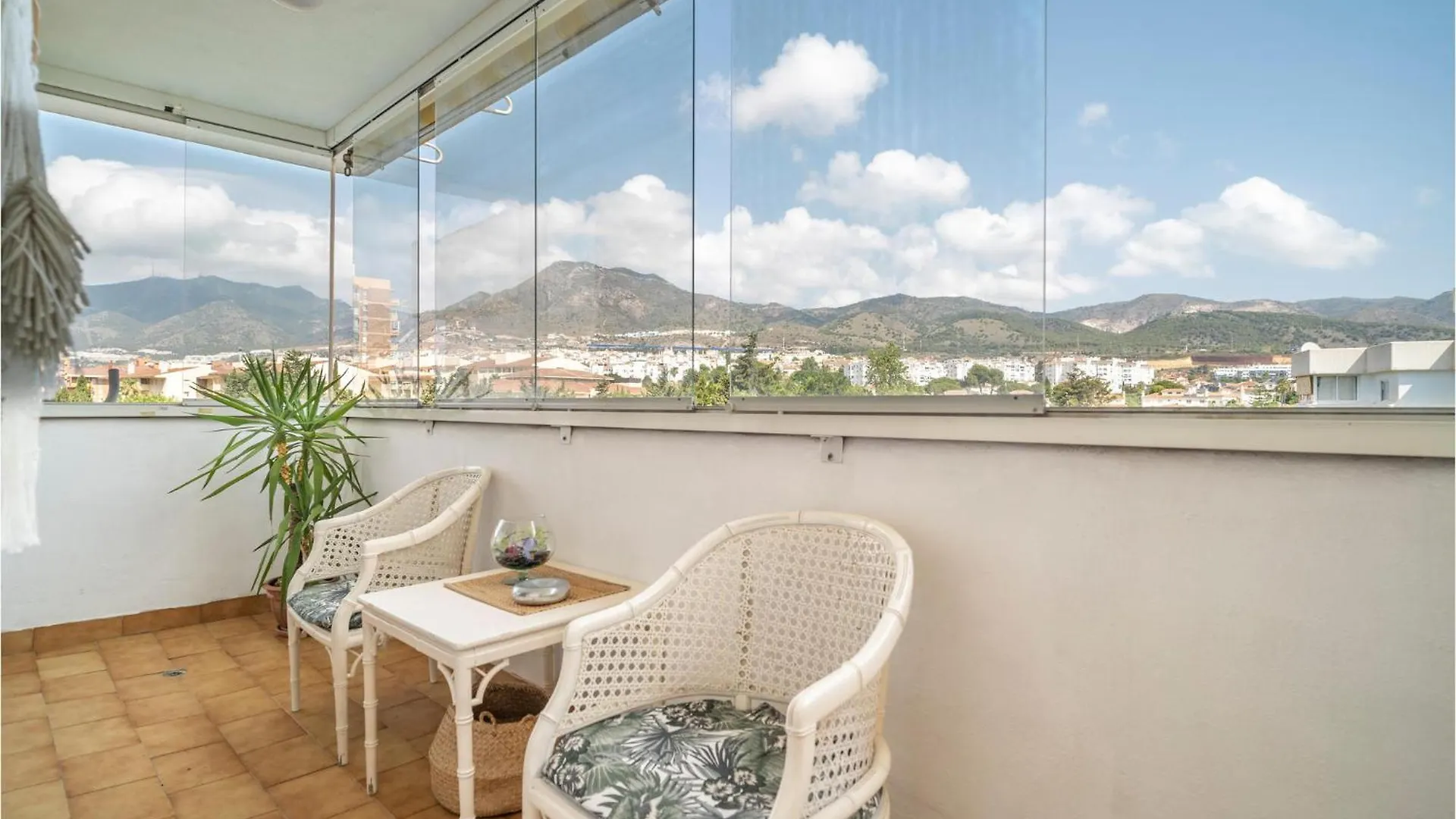 Cozy Apartment In Benalmadena With Kitchenette 0*,  Hiszpania